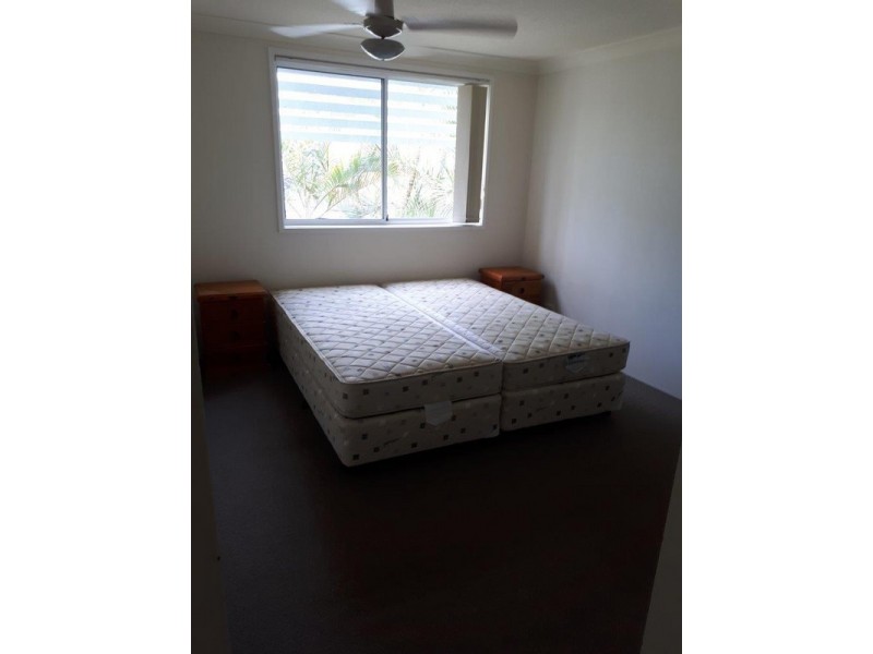 8/33 Beach Parade, Broadbeach QLD 4218