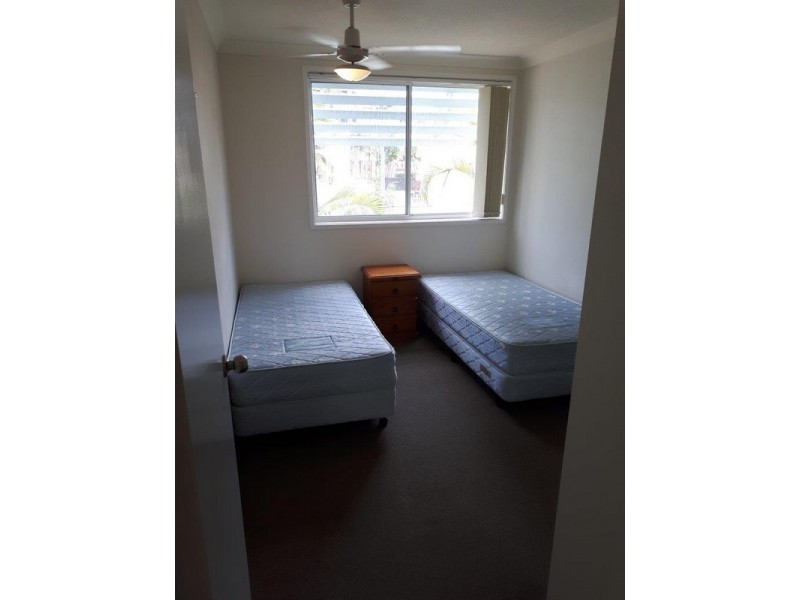 8/33 Beach Parade, Broadbeach QLD 4218