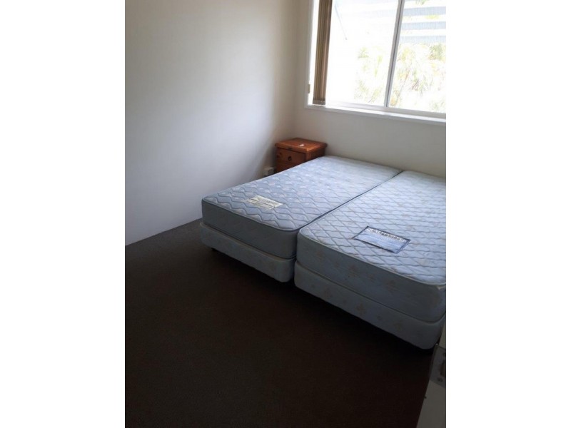 8/33 Beach Parade, Broadbeach QLD 4218