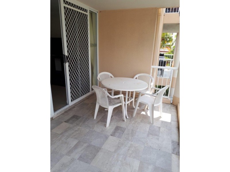 8/33 Beach Parade, Broadbeach QLD 4218