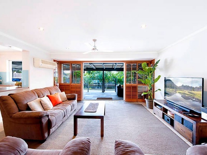 51 Poinciana Boulevard, Broadbeach Waters QLD 4218