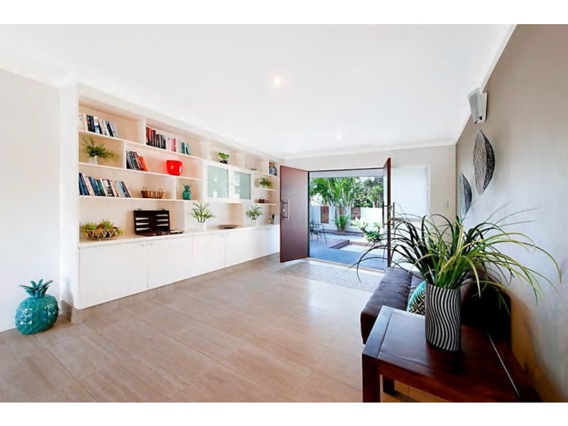 51 Poinciana Boulevard, Broadbeach Waters QLD 4218