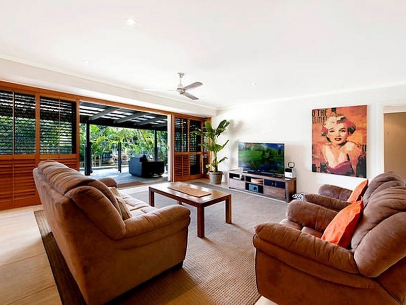 51 Poinciana Boulevard, Broadbeach Waters QLD 4218