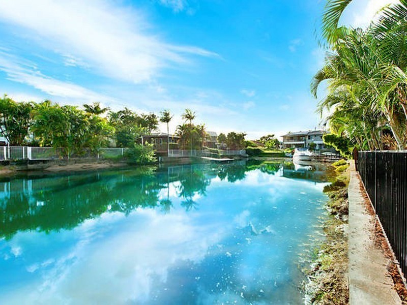 51 Poinciana Boulevard, Broadbeach Waters QLD 4218