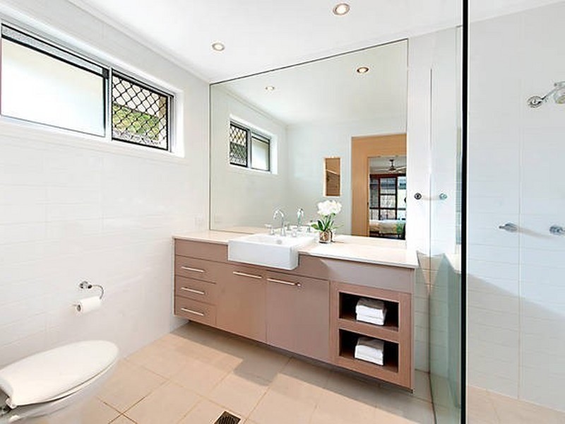 51 Poinciana Boulevard, Broadbeach Waters QLD 4218