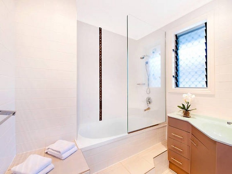51 Poinciana Boulevard, Broadbeach Waters QLD 4218