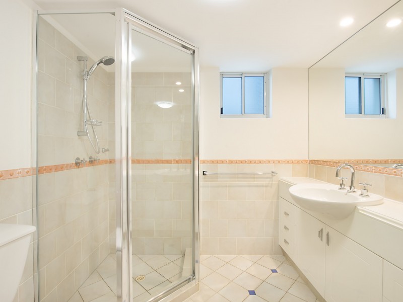 16/122-130 Old Burleigh Road, Broadbeach QLD 4218