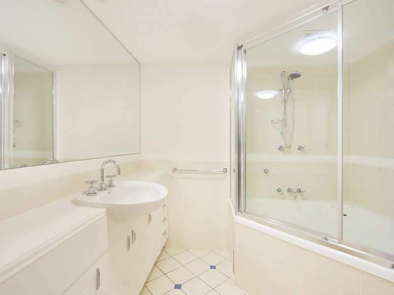 16/122-130 Old Burleigh Road, Broadbeach QLD 4218