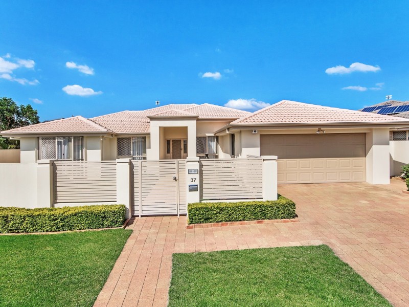 37 Martingale Circuit, Clear Island Waters QLD 4226