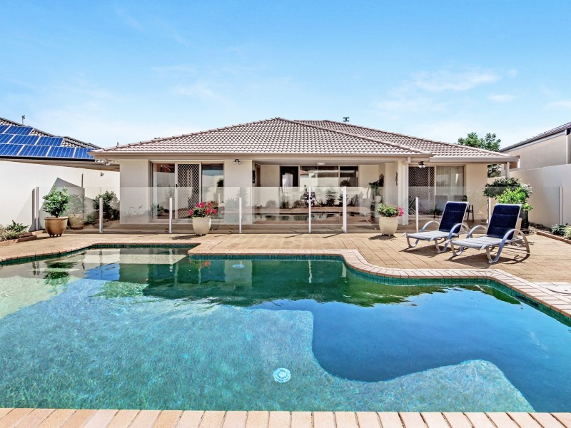 37 Martingale Circuit, Clear Island Waters QLD 4226