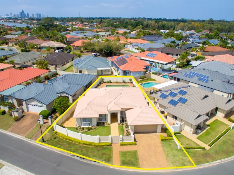 37 Martingale Circuit, Clear Island Waters QLD 4226