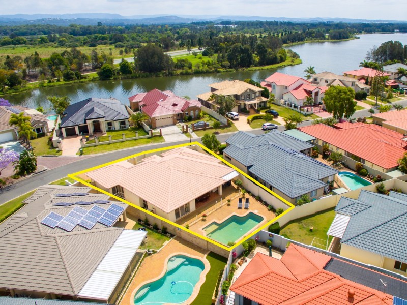 37 Martingale Circuit, Clear Island Waters QLD 4226