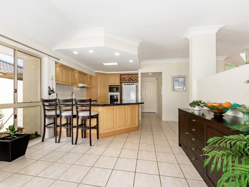37 Martingale Circuit, Clear Island Waters QLD 4226