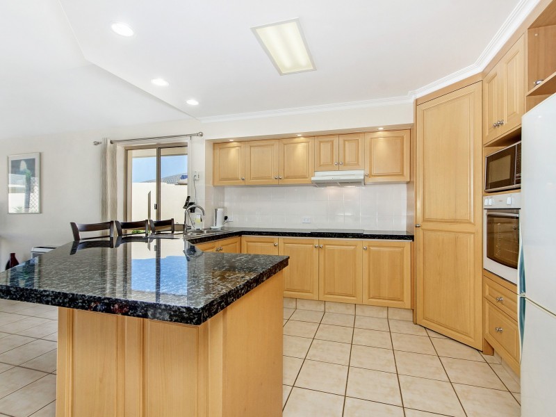 37 Martingale Circuit, Clear Island Waters QLD 4226