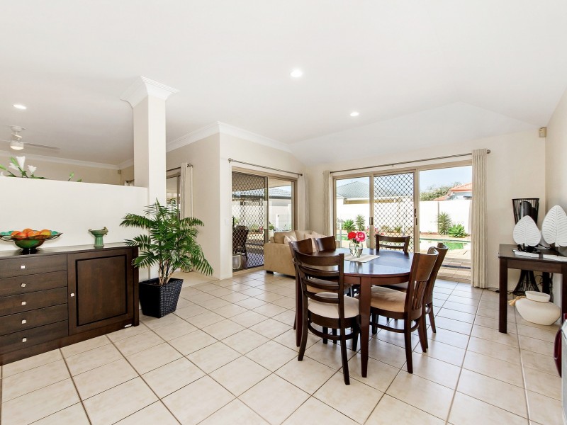 37 Martingale Circuit, Clear Island Waters QLD 4226
