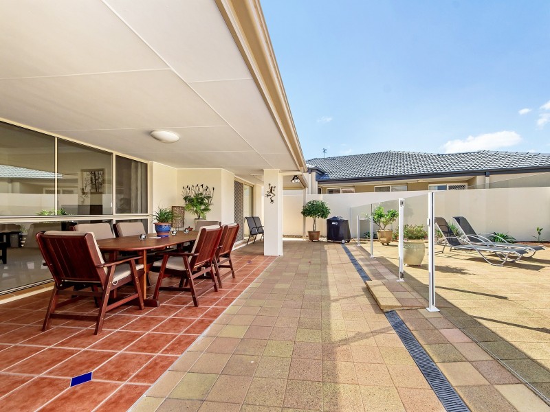 37 Martingale Circuit, Clear Island Waters QLD 4226