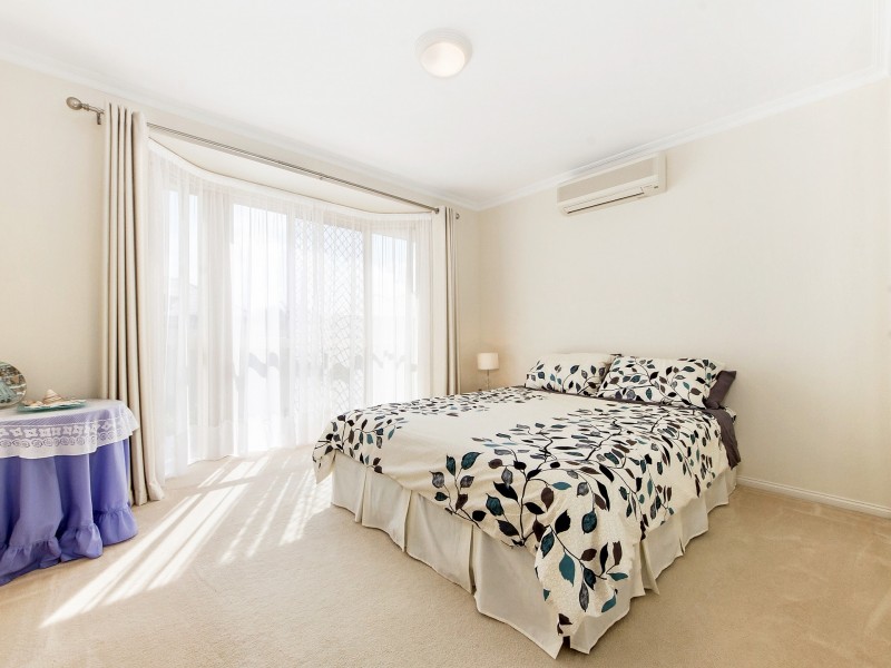 37 Martingale Circuit, Clear Island Waters QLD 4226