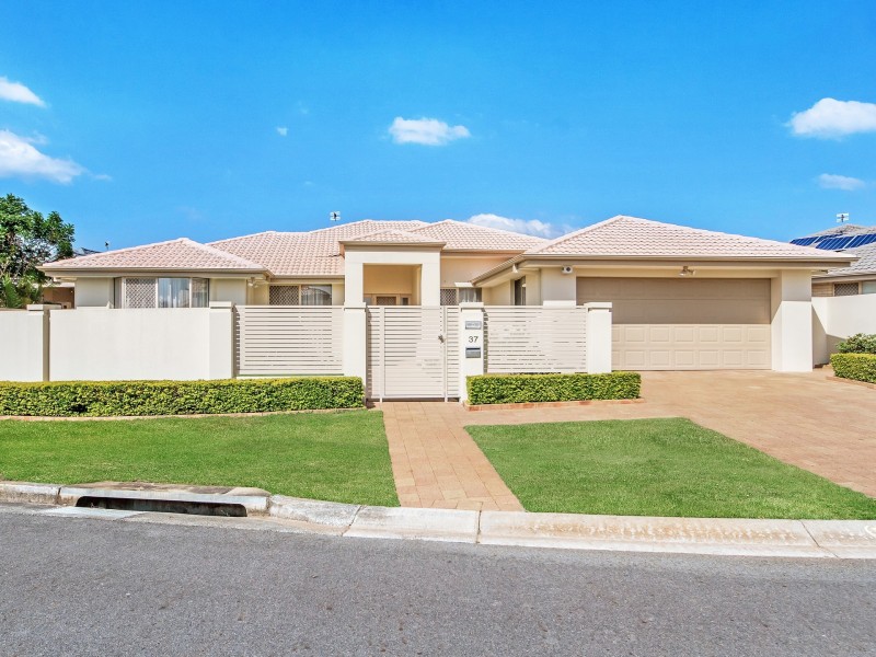 37 Martingale Circuit, Clear Island Waters QLD 4226