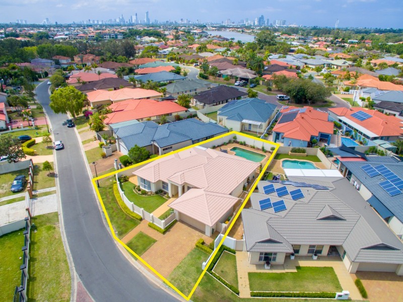 37 Martingale Circuit, Clear Island Waters QLD 4226