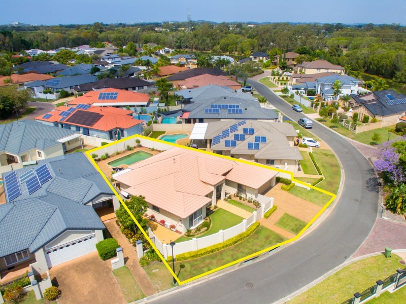 37 Martingale Circuit, Clear Island Waters QLD 4226