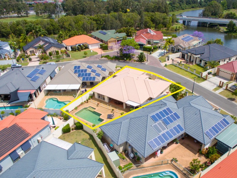 37 Martingale Circuit, Clear Island Waters QLD 4226