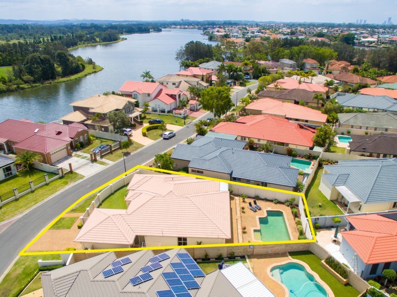 37 Martingale Circuit, Clear Island Waters QLD 4226