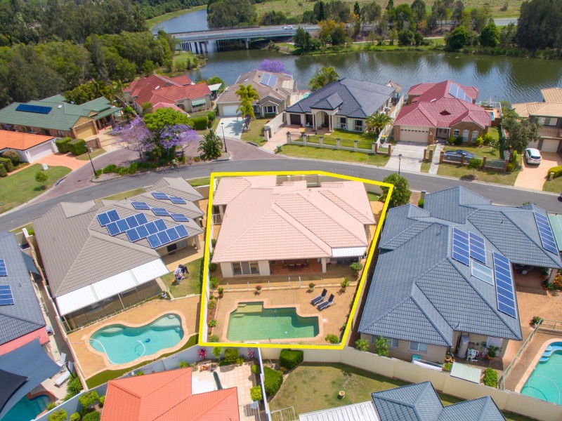 37 Martingale Circuit, Clear Island Waters QLD 4226