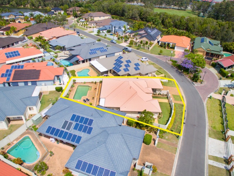 37 Martingale Circuit, Clear Island Waters QLD 4226