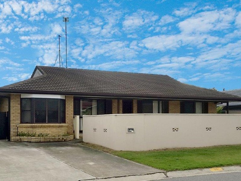 25 Rumrunner Street, Mermaid Waters QLD 4218