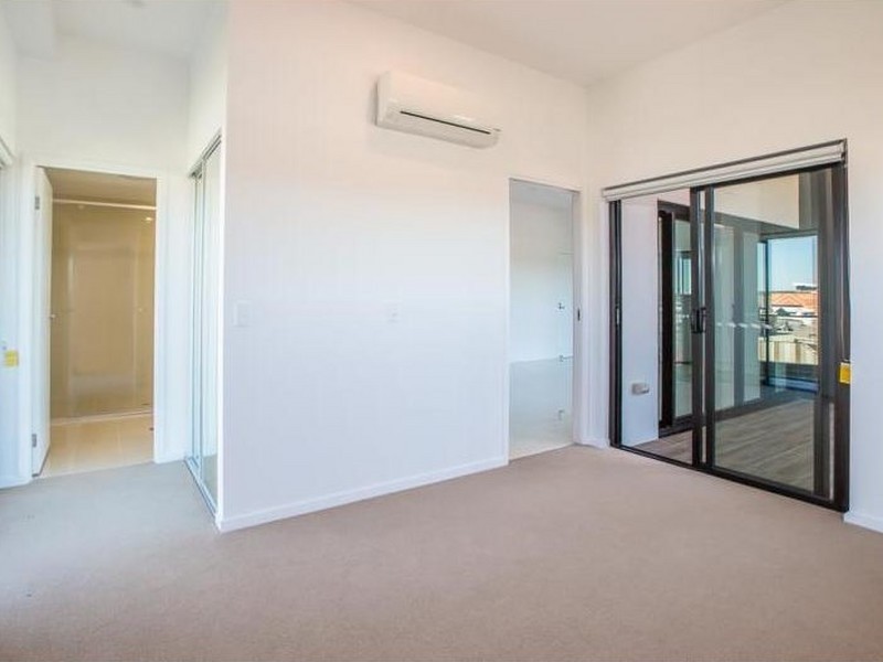 203/9 Hooker Boulevard, Broadbeach QLD 4218