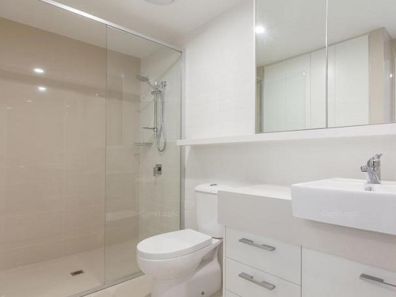 203/9 Hooker Boulevard, Broadbeach QLD 4218