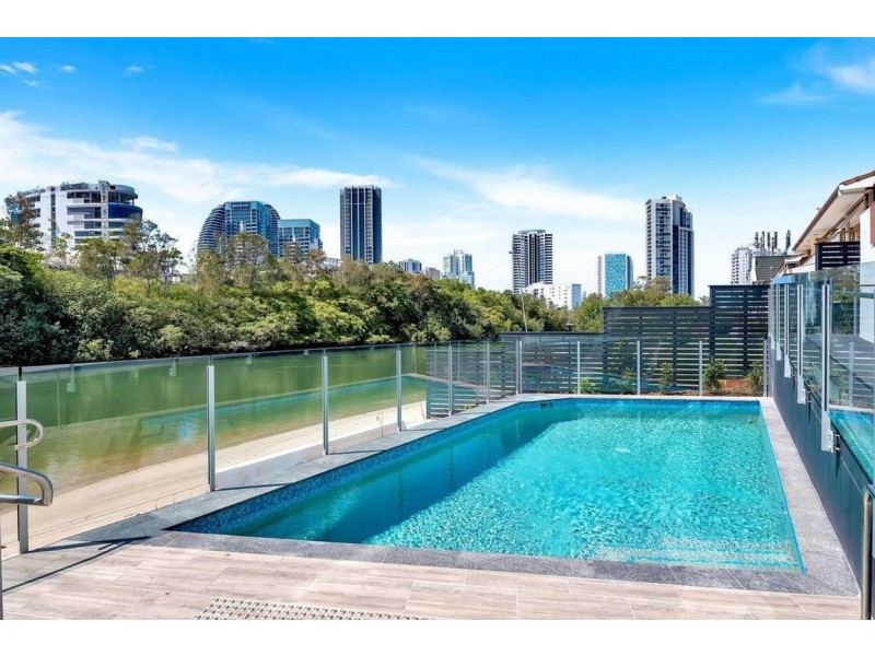 203/9 Hooker Boulevard, Broadbeach QLD 4218
