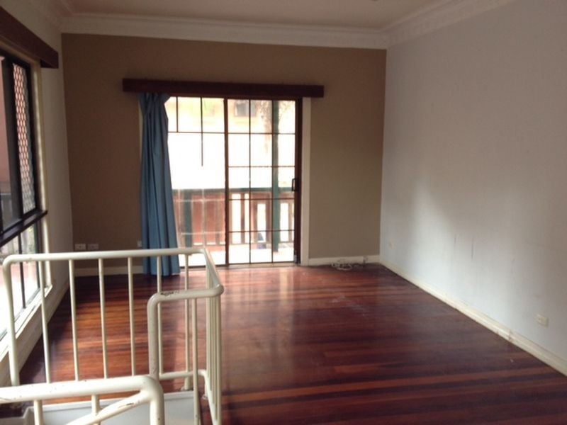 25 Second Avenue, Broadbeach QLD 4218