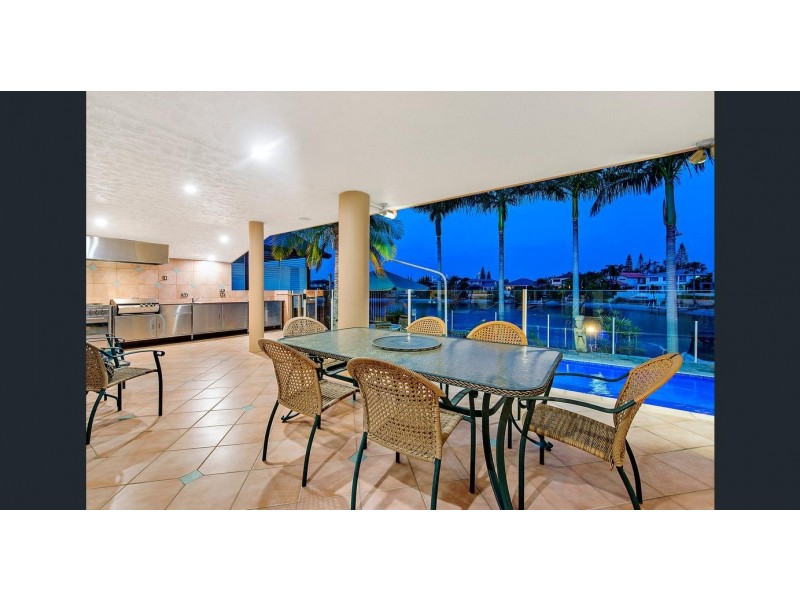74 Edinburgh Road, Benowa Waters QLD 4217
