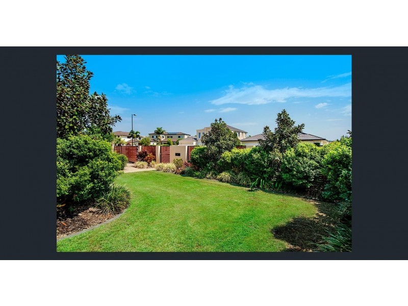74 Edinburgh Road, Benowa Waters QLD 4217