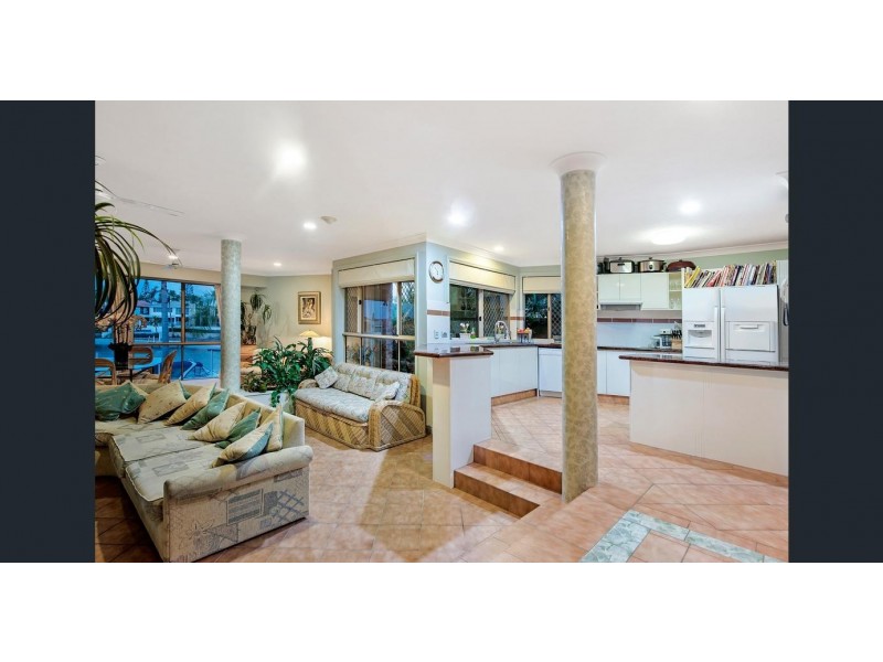 74 Edinburgh Road, Benowa Waters QLD 4217