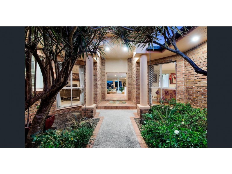 74 Edinburgh Road, Benowa Waters QLD 4217