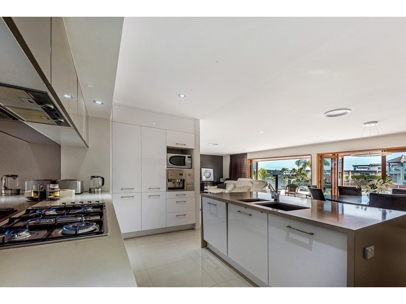 146 Monaco Street, Broadbeach Waters QLD 4218