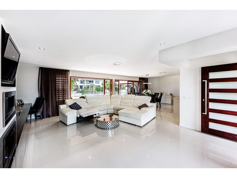 146 Monaco Street, Broadbeach Waters QLD 4218