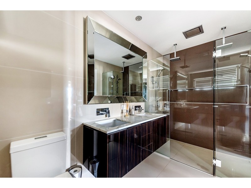 146 Monaco Street, Broadbeach Waters QLD 4218