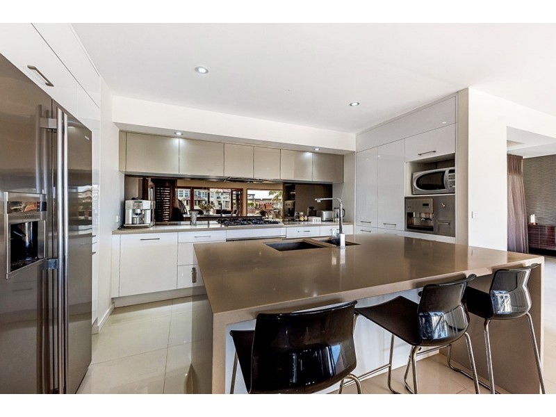 146 Monaco Street, Broadbeach Waters QLD 4218