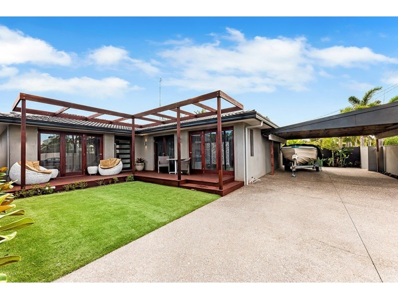 146 Monaco Street, Broadbeach Waters QLD 4218