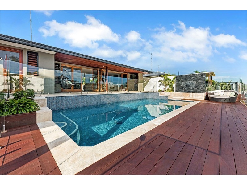 146 Monaco Street, Broadbeach Waters QLD 4218