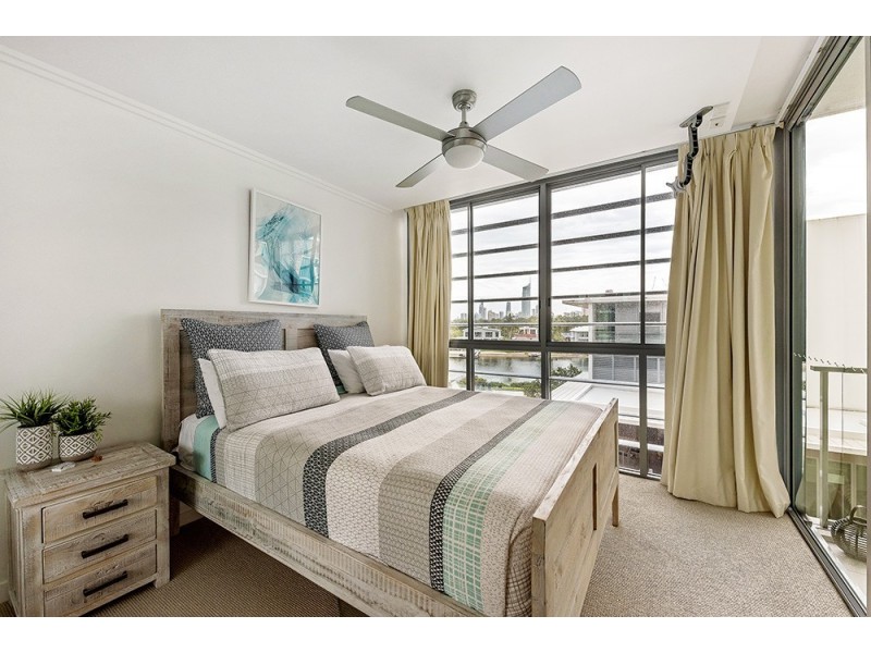 2216/33 T E Peters Drive, Broadbeach Waters QLD 4218