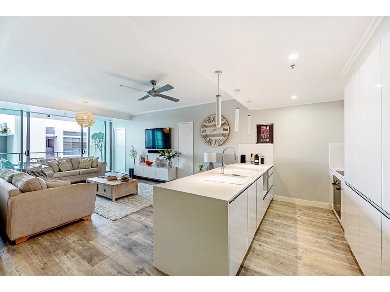 2216/33 T E Peters Drive, Broadbeach Waters QLD 4218
