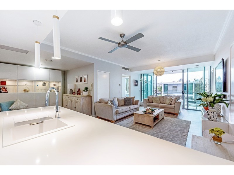 2216/33 T E Peters Drive, Broadbeach Waters QLD 4218