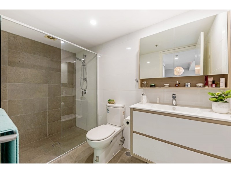 2216/33 T E Peters Drive, Broadbeach Waters QLD 4218