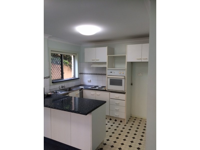 2/12 Elizabeth Avenue, Broadbeach QLD 4218