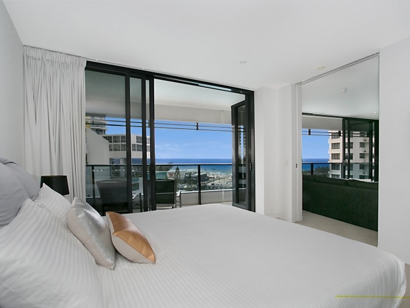 10603/4 Charles Avenue, Broadbeach QLD 4218