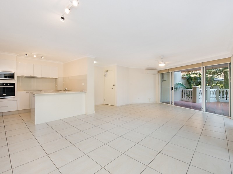 16/122 Old Burleigh Road, Broadbeach QLD 4218